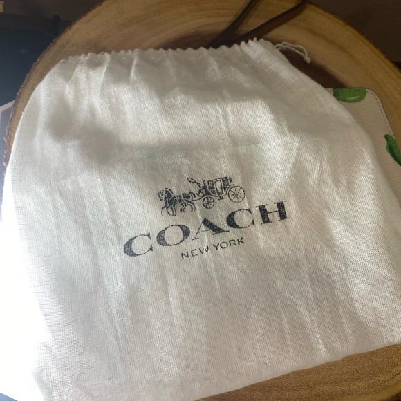 Coach wristlet limes